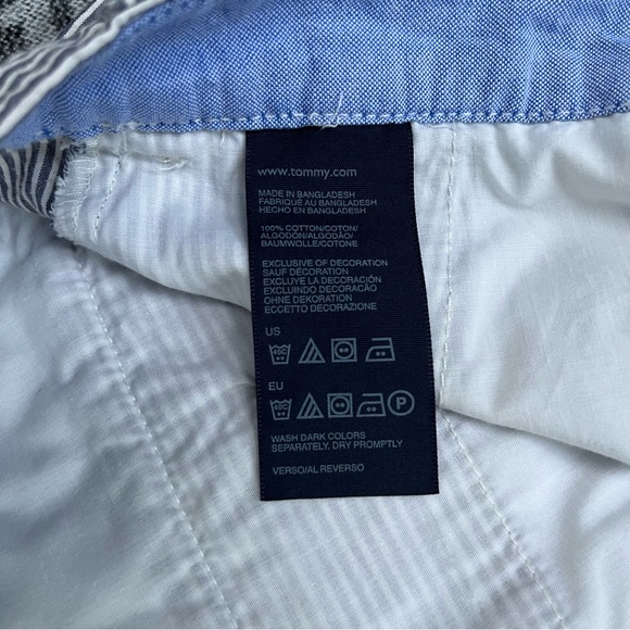 TOMMY HILFIGER Seersucker Casual Flat Front Shorts - Warm Charcoal & White - 36 - Picture 10 of 11